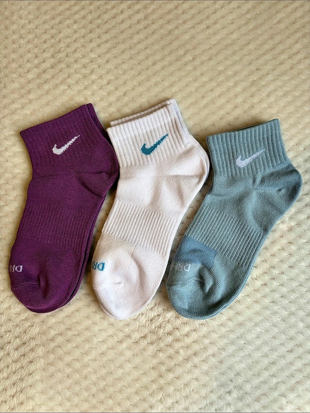 NWOT Nike Women's Ankle Socks - Purple, White, Light Blue (3-
Pack) Small